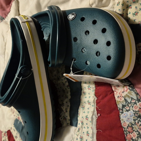 Crocs Crocband Evergreen/ Tennis Ball Green Sz.7 Women S.5 Men NWT - Picture 4 of 6